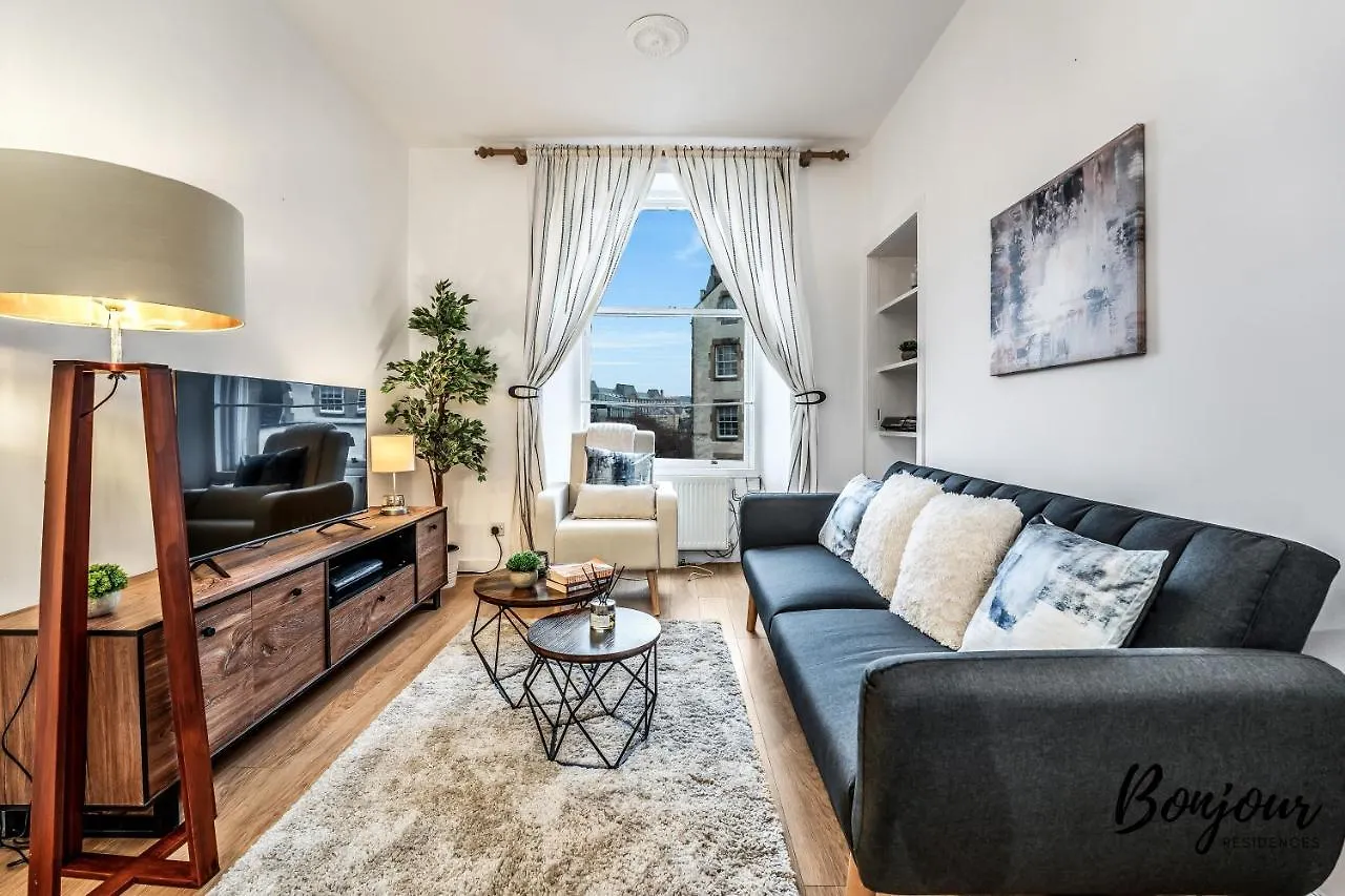 Cadet Suite - 2Br-1Ba - Newly Decorated! By Bonjour Residences Edinburgh United Kingdom