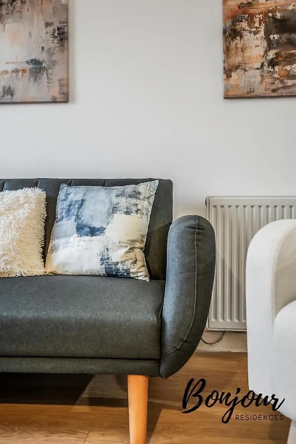Cadet Suite - 2Br-1Ba - Newly Decorated! By Bonjour Residences Edinburgh 0*,  United Kingdom