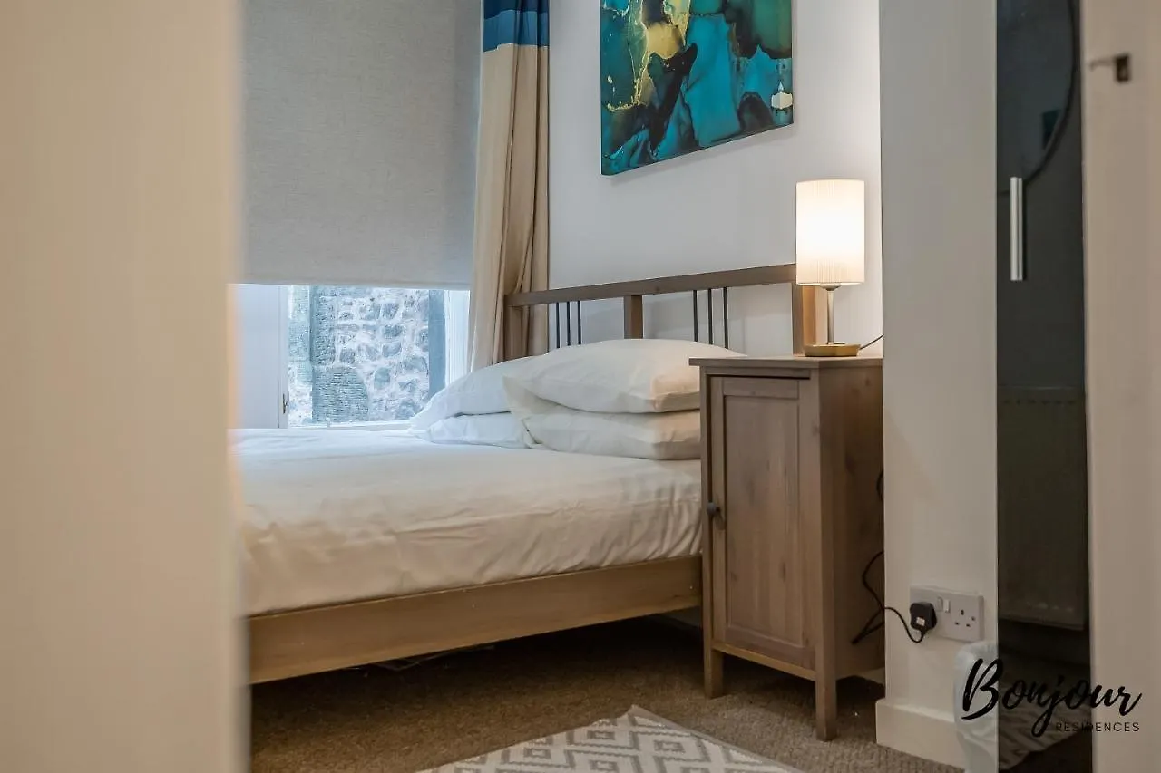 Cadet Suite - 2Br-1Ba - Newly Decorated! By Bonjour Residences Edinburgh Apartment