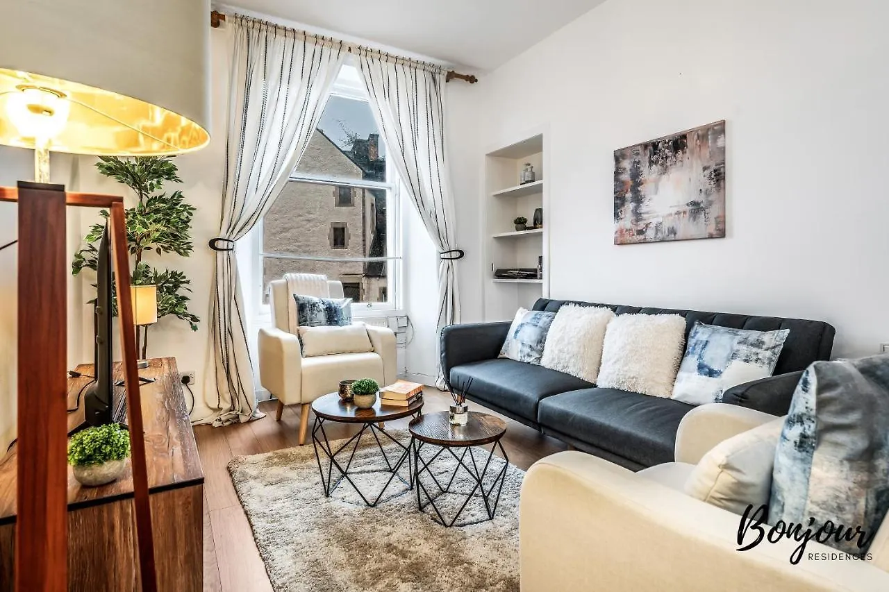 Cadet Suite - 2Br-1Ba - Newly Decorated! By Bonjour Residences Edinburgh Apartment