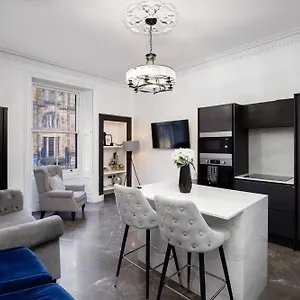 2bedroom By The Castle Apartment
