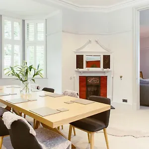 Ramsay Gardens - Grand 4-bedroom Next To Castle Apartment